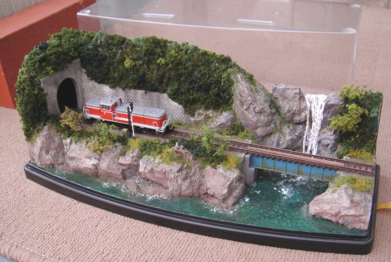 ジオラマ 鉄道模型 Nゲージ 滝 完成品 ディスプレイ 風景 自然 動物