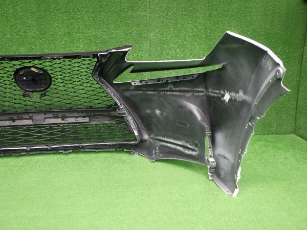 先代レクサス NXの“Fスポーツ”と“バージョンL”の中古車は、どっち