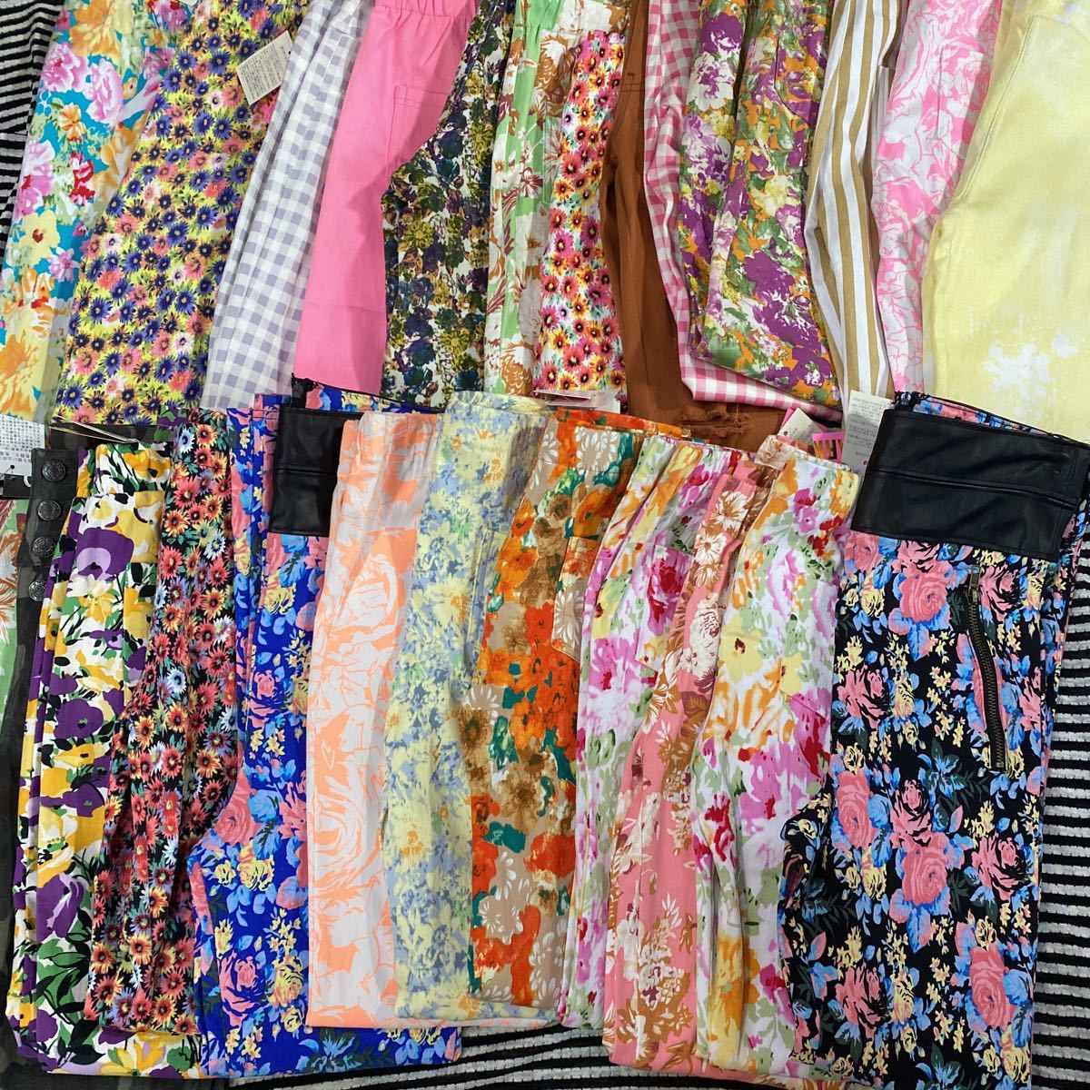 【新品未使用タグ付き】レディース パンツ ズボン スキニー まとめ 大量 M L 仕入 花柄 ダメージ ハイウエスト