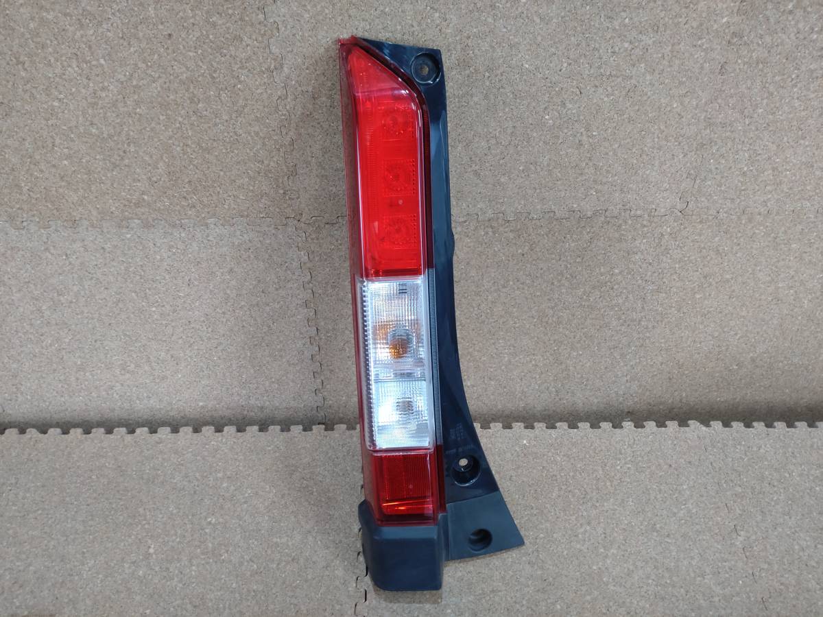 【良品】ホンダ N-VAN JJ1 JJ2 左テールランプ LED KOITO コイト 220-6228L 打刻印:E【R5-1908B-CA】