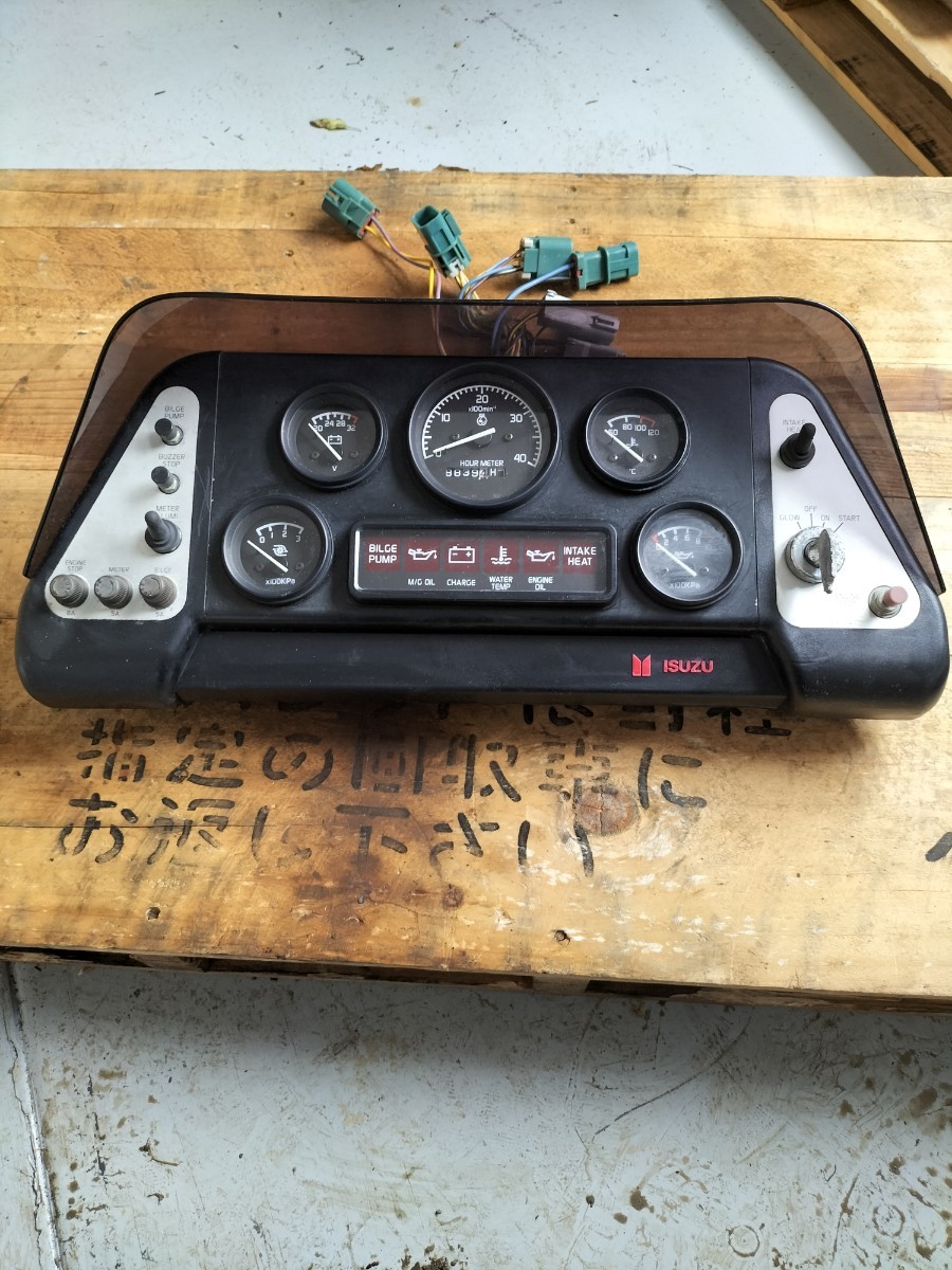 長崎県発 イスズ マリンエンジンメーターユニット
