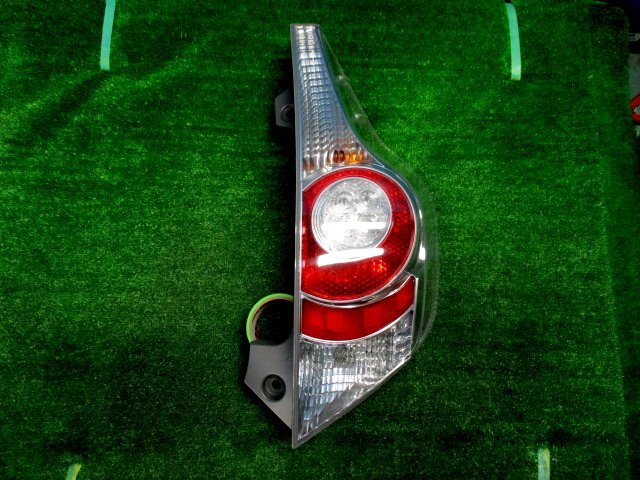 【O】アクア☆NHP10　前期☆右テールランプ＜A-8289＞