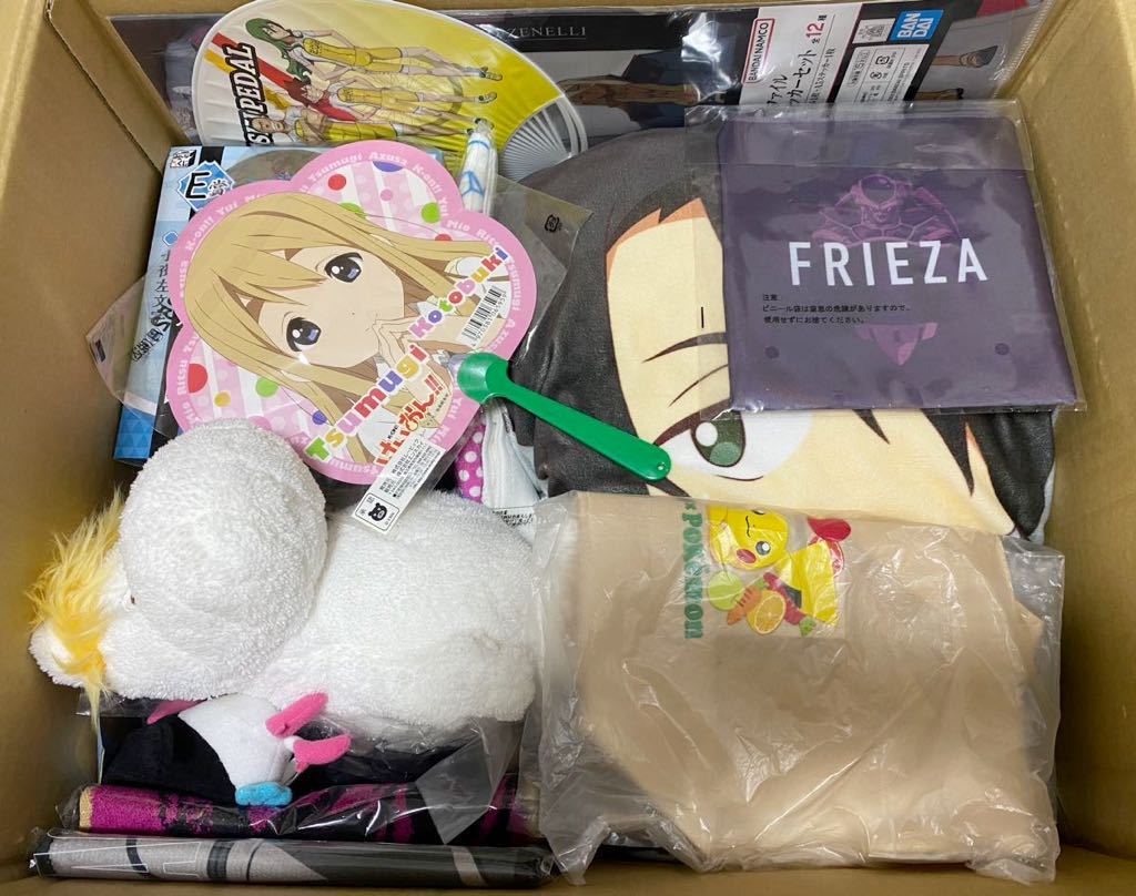 アニメグッズ 雑貨 約9㎏ 大量 まとめ売り 紙類 缶バッジ ヒロアカ  