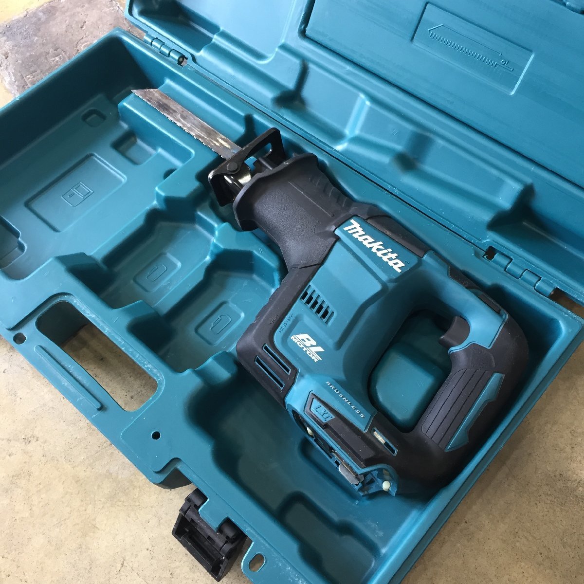 3955【 makita 】 マキタ 充電式 レシプロソー セーバーソー JR188D 