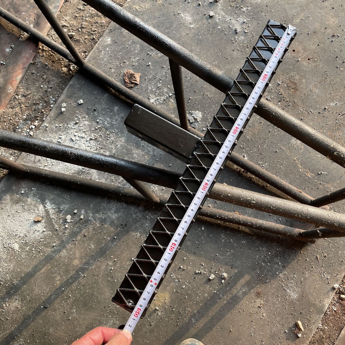 ヒッチステップ　横幅50cm50mmパイプ　鉄製　 差し込み40mm角タイプ　ヒッチメンバー のある方 ソレックスなど