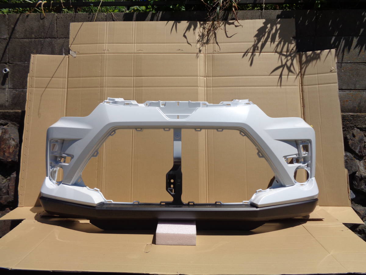 限定送料込み　ライズ　A200A　フロントバンパー　W25　本州四国送料無料　52119-B1410　凹み無し　取付OK