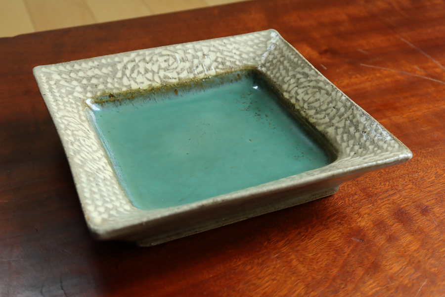 人間国宝 島岡達三 象嵌角皿 共箱 直径約19.5cm 緑釉 益子焼 民芸 民藝  