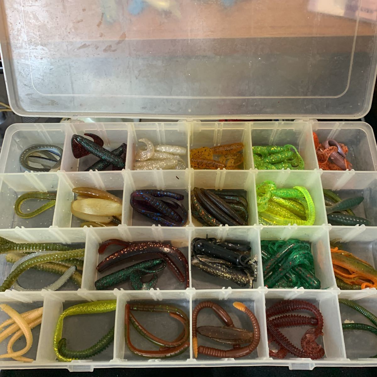 バス釣り、海釣りルアー、ソフトルアー、ワーム リュック