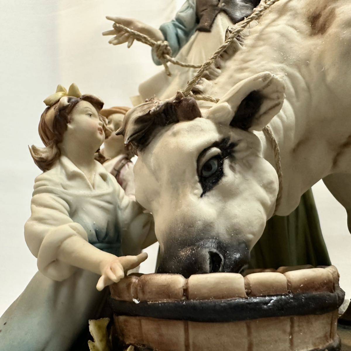 カポディモンテ CAPODIMONTE PORCELLANE 陶磁器人形 美少女 牛 人形