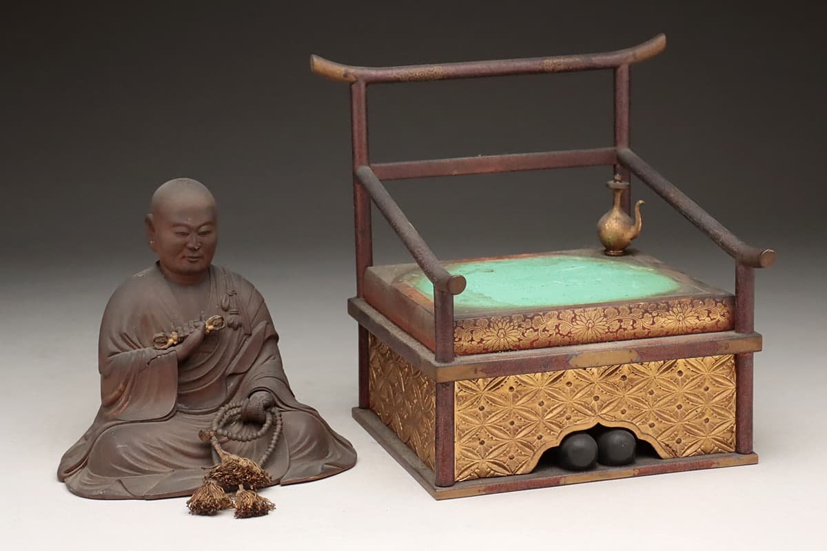 仏教美術 時代物 木彫り 弘法大師像 厨子入り 空海 仏像 骨董 古玩 EL029 時代 仏教美術 漆書銘 寄木造 弘法大師 空海 全高20.5cm/仏高