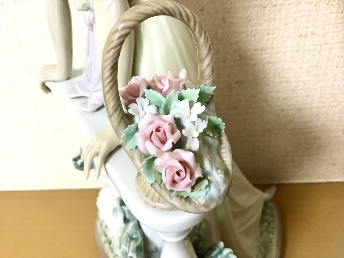 リヤドロ LLADRO リアドロ 陶器 人形 輝く時 気品漂う女性 フィギュ 