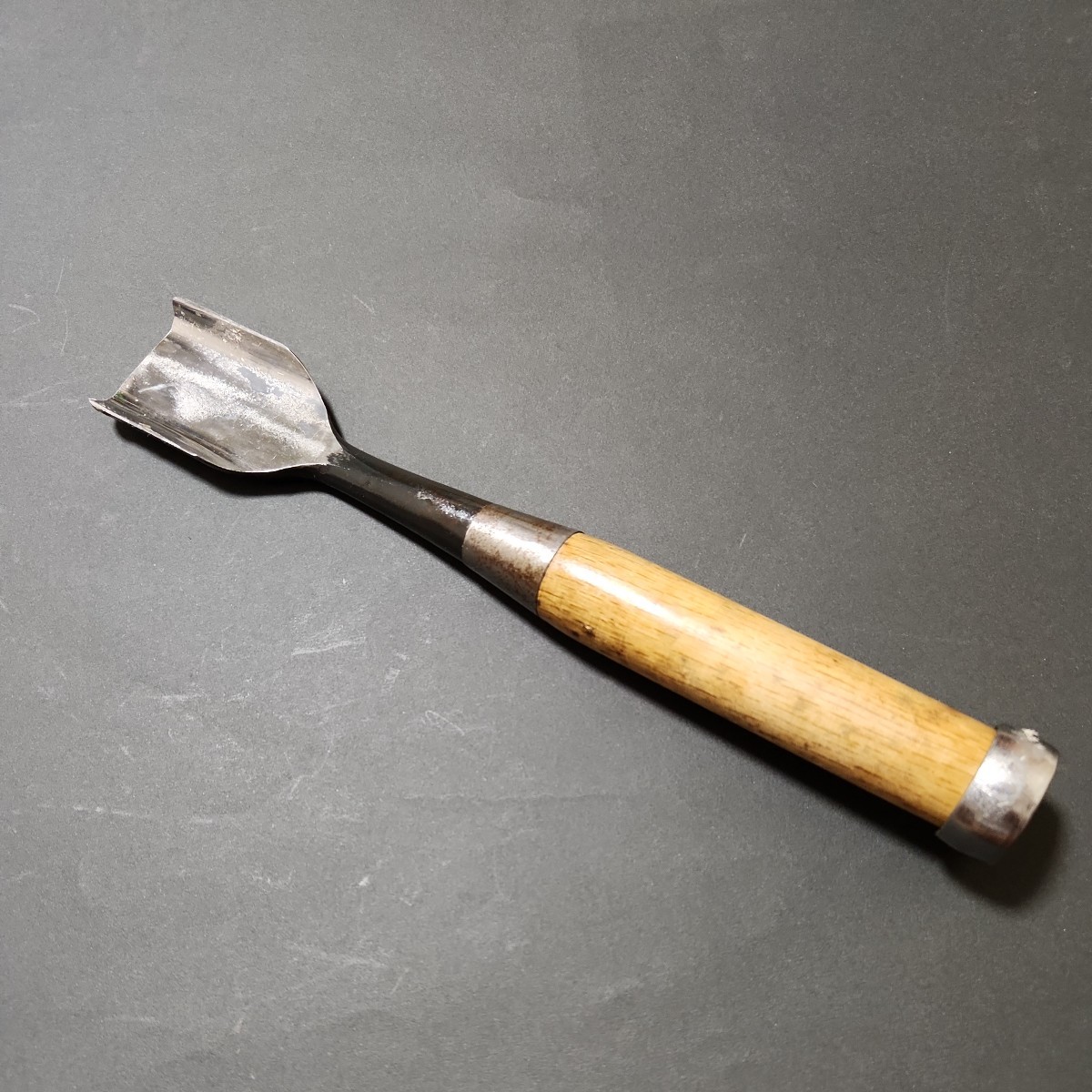 新品未使用長期保管品　入手不可　長弘　箱鑿　木彫り鑿　一寸二分【検清久清忠弘正東一正芳左市弘廣近目次のら舟弘鑿鉋天然砥石大工道具】 長弘 新品未使用長期保管品 入手不可