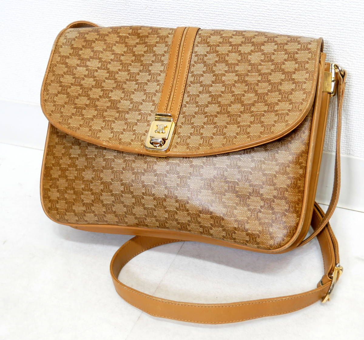 △(R506-A38) CELINE セリーヌ マカダム柄 PVC トリオンフ ワン 