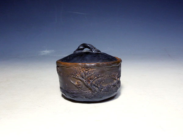 酒器　紅梅文　酒盃　ぐい呑み　虎溪山　水月窯　荒川武夫　共箱　多治見　陶芸　懐石 酒器 紅梅文 酒盃 ぐい呑み 虎溪山 水月窯 荒川武夫 共