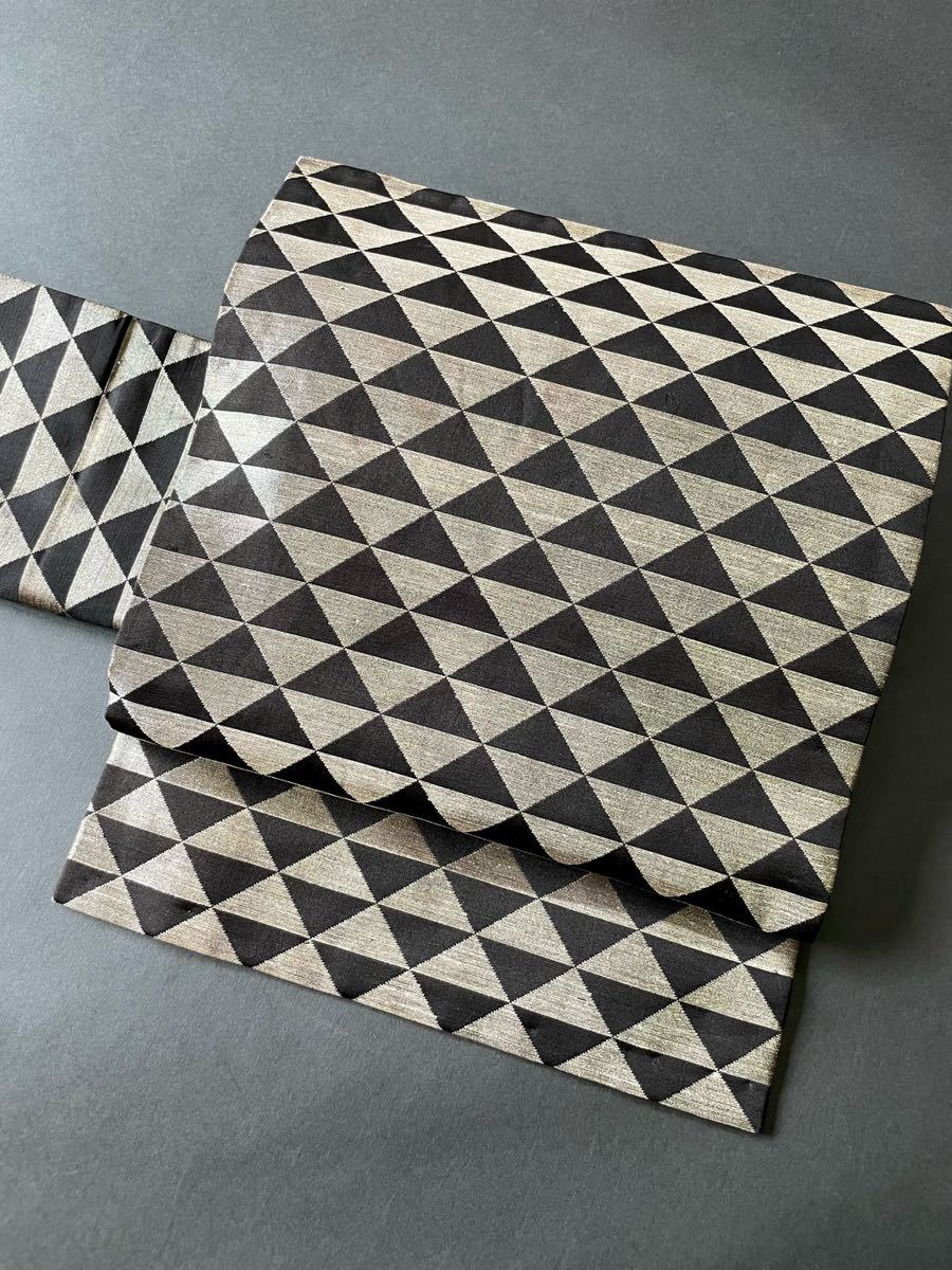 得価，HOT アンティーク着物 黒 銀糸 鱗紋 昼夜帯 大正ロマン モダン 正絹 きものさらさ奈良店(アンティーク着物)｜売買されたオークション情報、yahooの商品情報をアーカイブ公開 - オークファン アンティーク着物