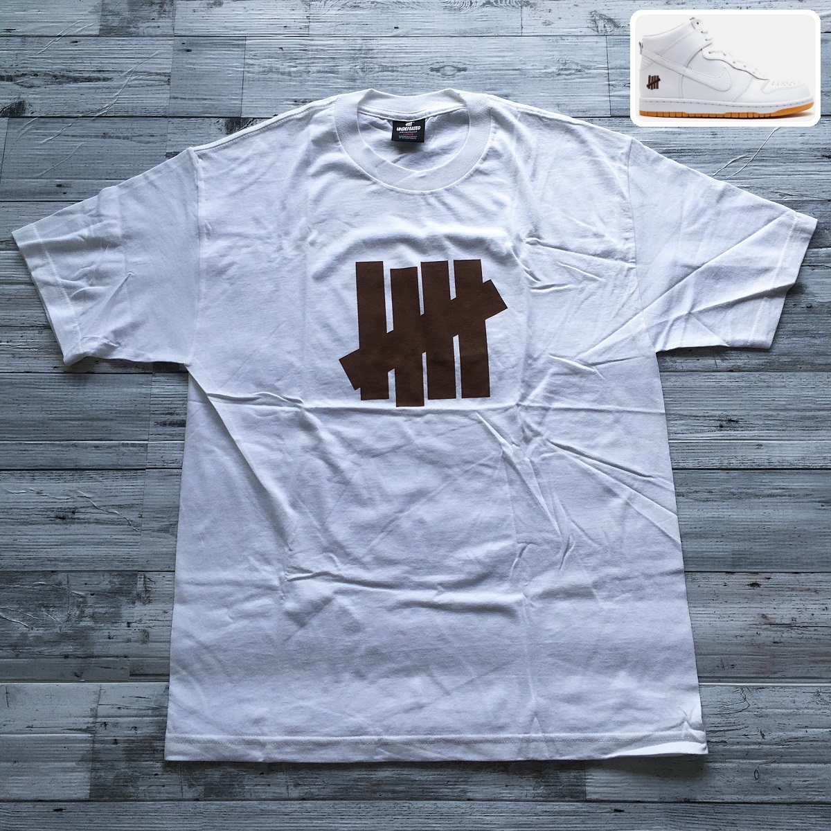 【UNDEFEATED】 2013年 UNDFTD 5 STRIKE TEE WHITE/MOCHA 未使用品 旧ボディ ピスネーム付き Bring Back Pack 白×モカブラウン