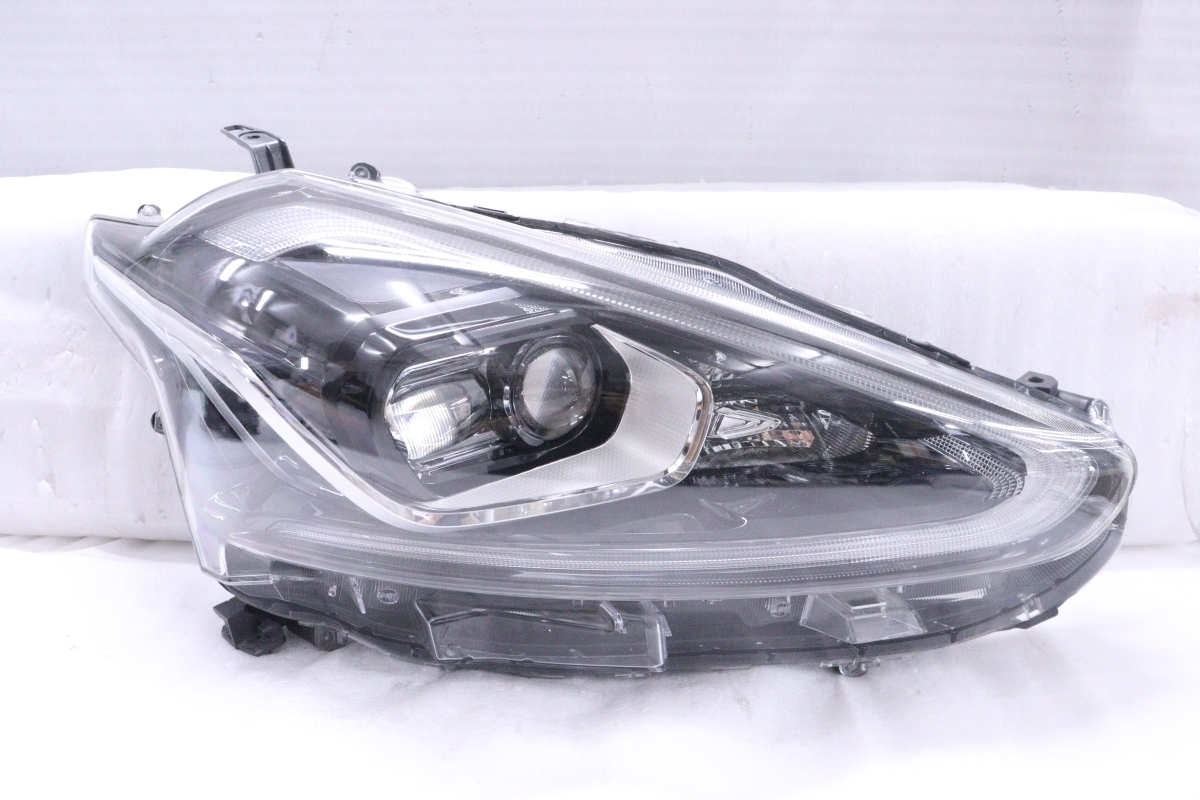 返品交換 36-2444☆前期 LED NSP170G シエンタ☆右ヘッドライト