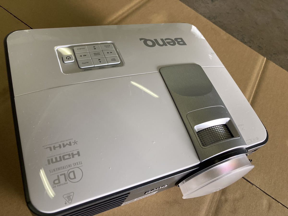 年末SALE 新品 BenQ 超短焦点 使用時間257hプロジェクター MW824ST