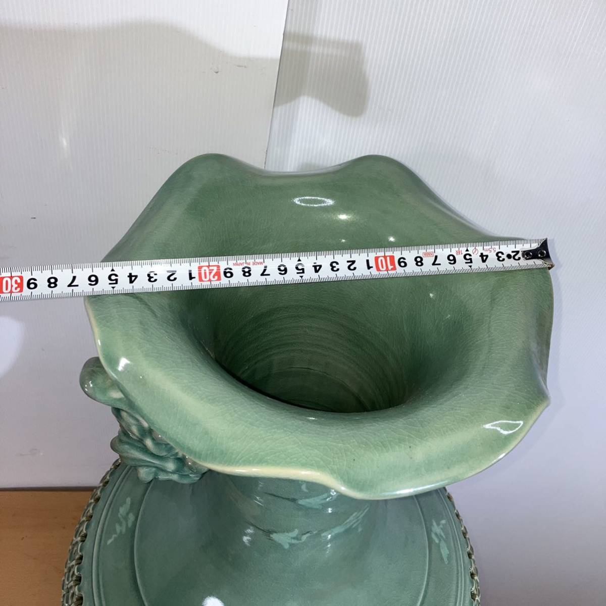 芸元作高麗青磁 大壺 花瓶 雲鶴文 網目透かし彫り 双耳 飾り壺