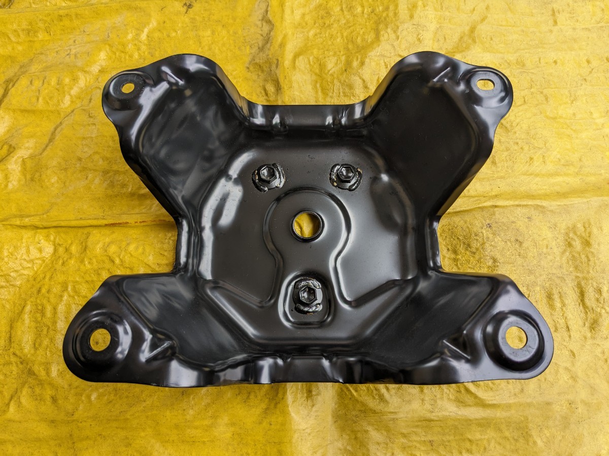 【未使用】スズキ純正 ジムニーシエラ JB74 スペアタイヤブラケット ☆ジムニーJB74用純正スペアタイヤブラケット 中古品 JB64に流用可能
