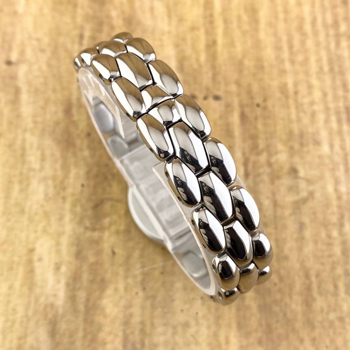 最終値下げ⭐︎Vivienne Westwood ブレスレット専用BOX・紙袋付き 最終値下げ⭐︎Vivienne Westwood ブレスレット専用BOX・紙袋付き