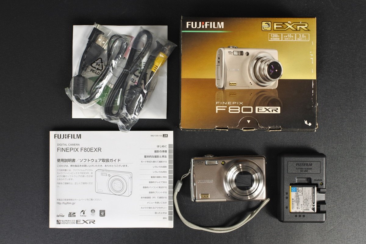 ▽FUJIFILM コンパクトデジタルカメラ FinePix F80EXR □動作品 充電器
