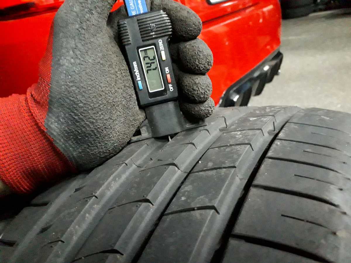 215/35R18 2本 22年製造 8分山 ミネルバ 中古タイヤ(中古品)｜売買 