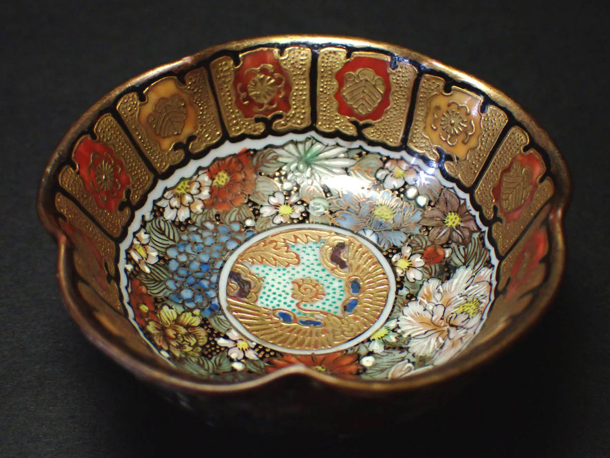 【近】明治期 博物館級 九谷焼 超絶技巧「百華図」極細金襴色絵 輪花 手彩 盃 玉露盃・酒盃