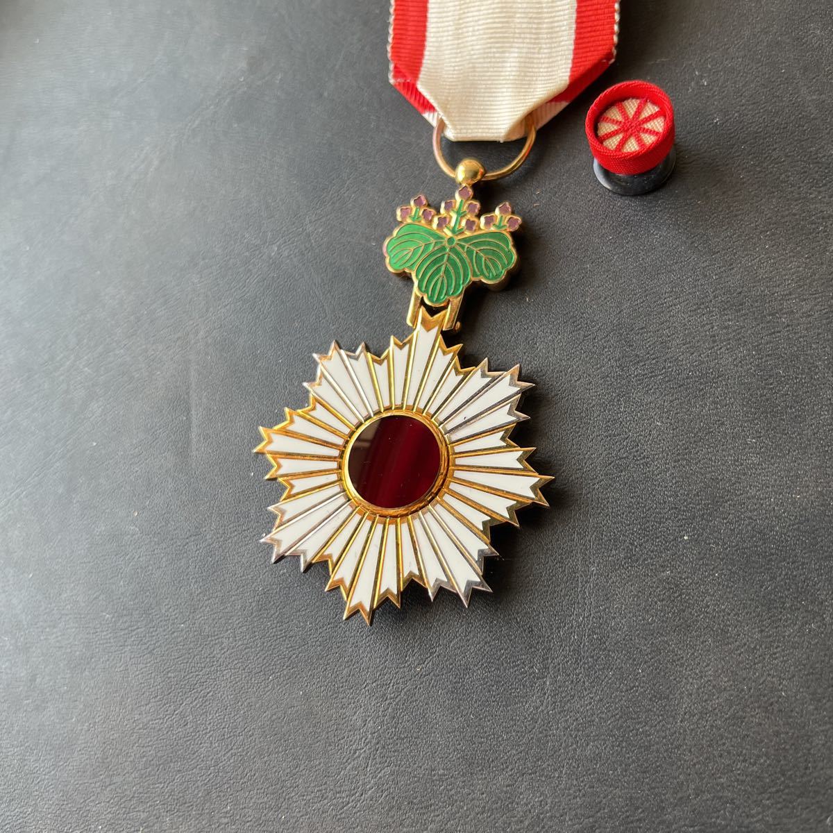 勲五等双光旭日章 勲章 記章 ケース 付属 アンティーク QT073-267