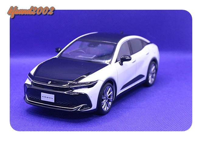 TOYOTA CROWN トヨタ 新型クラウン クロスオーバー 非売品 カラー