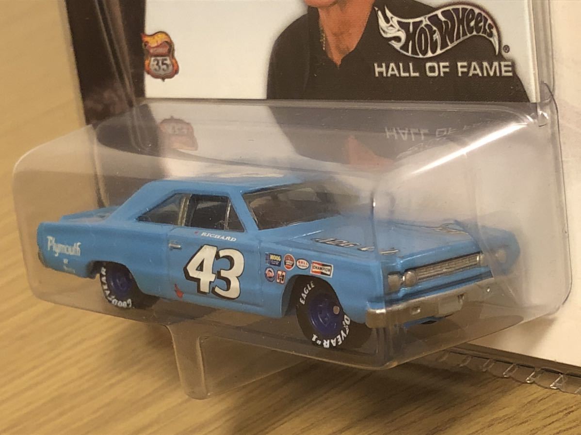ホットウィール、HALL OF FAME リチャードペティ、'67 プリマス 【公式