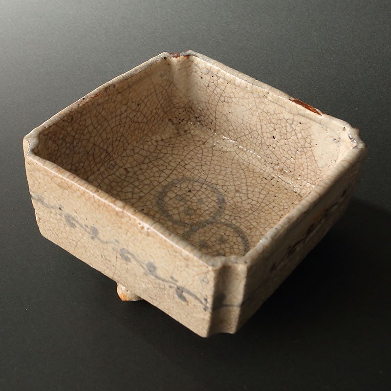 委託HK 時代 絵志野入隅三足四方鉢 茶道具 美濃焼 志野焼 絵志野鉢