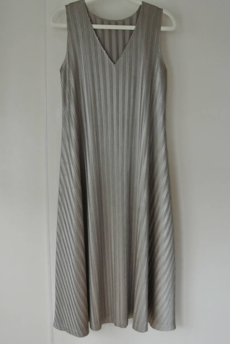 イッセイミヤケ PLEATS PLEASE ワンピース オリーブ色 サイズ3 身丈約