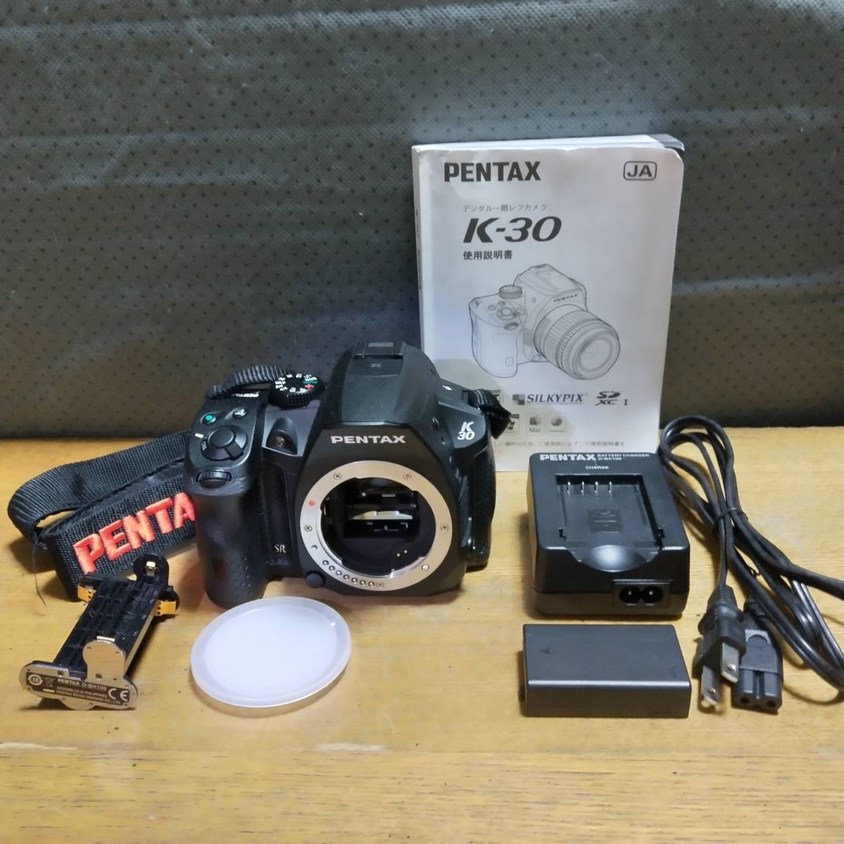 【ボディ美品】★PENTAX K30 ボディ デジタル一眼レフカメラ 付属揃い★完動品★