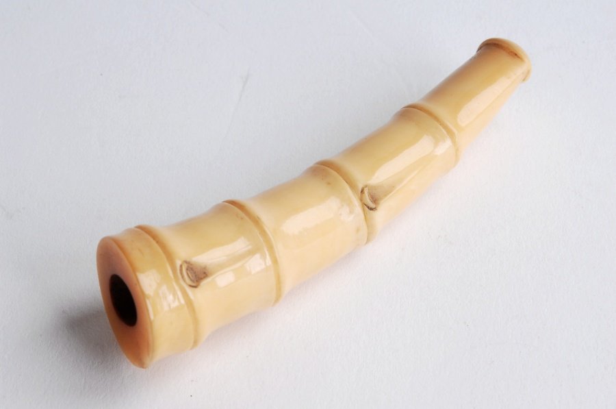GF2801◆抹香鯨　マッコウクジラ　鯨歯　彫刻　竹型パイプ　吸い口　約８．５ｃｍ、３１ｇ◆ｈ
