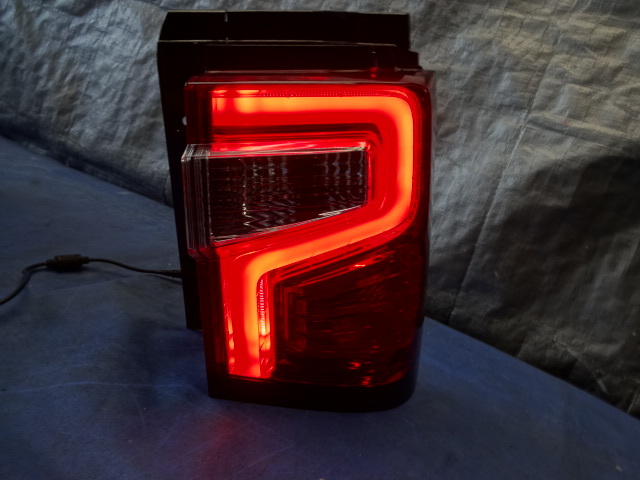 デリカD:5/純正/テールランプ右 CV1W/後期/8330B138/LED
