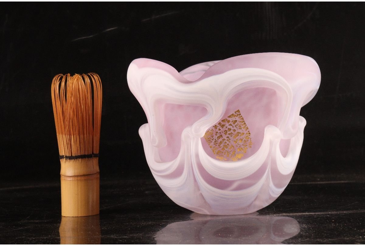 【本物保証】藤田喬平 手吹 金彩白地鉢　共箱 送料込み 本物保証】藤田喬平 手吹 金彩白地鉢 共箱 送料込み 藤田 喬平「手