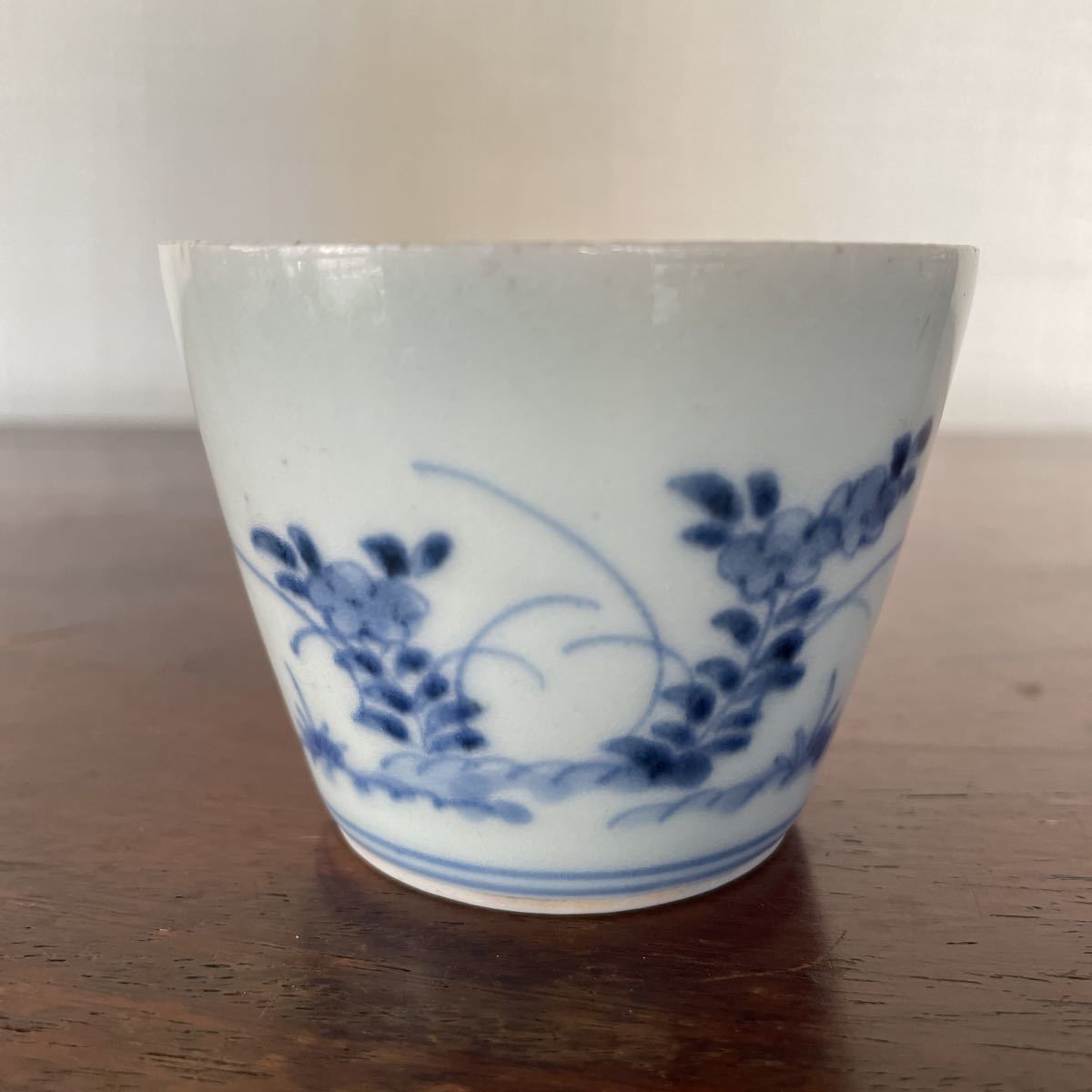 古伊万里花蝶文上手の蕎麦猪口　江戸中期