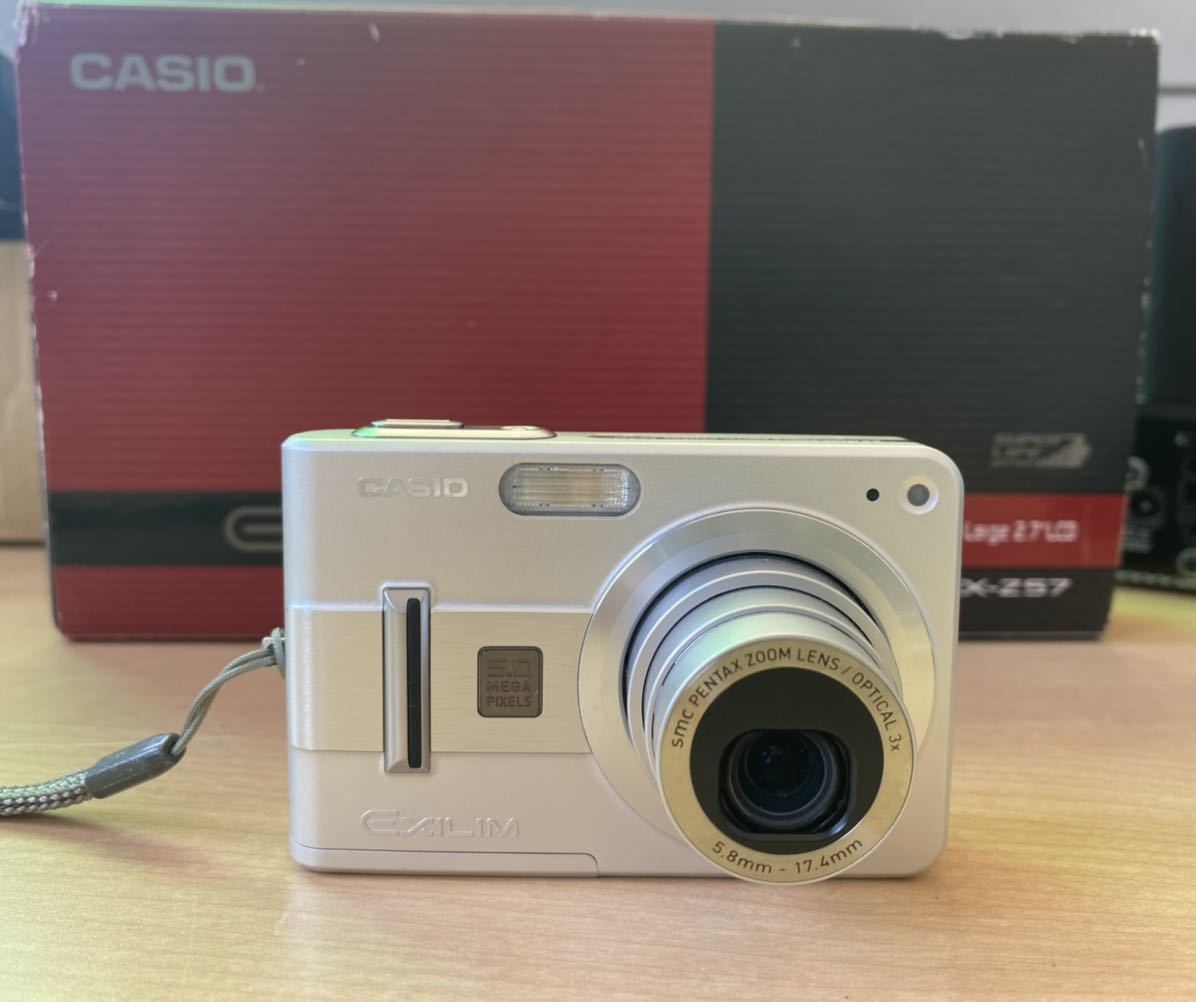 CASIO EX-Z57 EXILIM カシオ コンパクトデジタルカメラ | シルバー