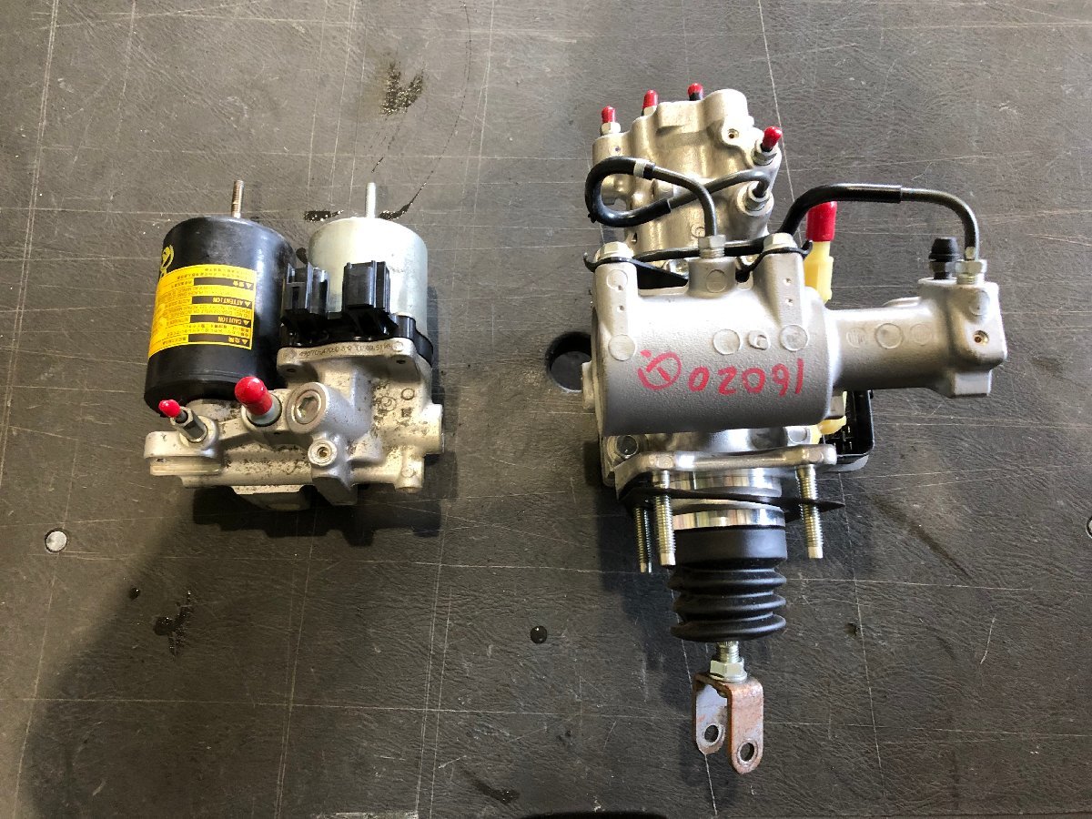 プリウス　ZVW30　2ZRFXE　ABSブレーキアクチュエーター 中古16020.2-4-5
