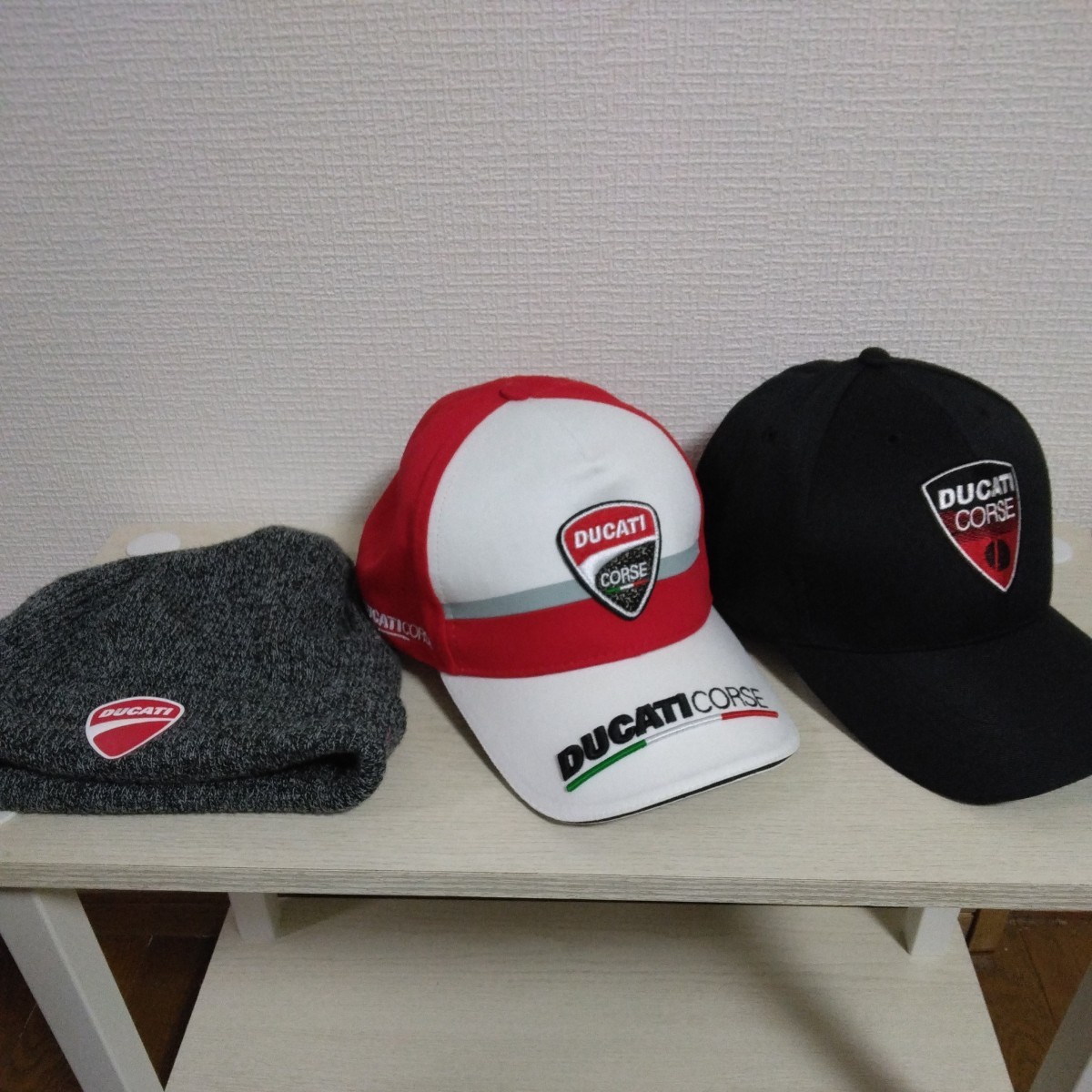 ドゥカティ キャップ帽子　ニット　　フリーサイズ
