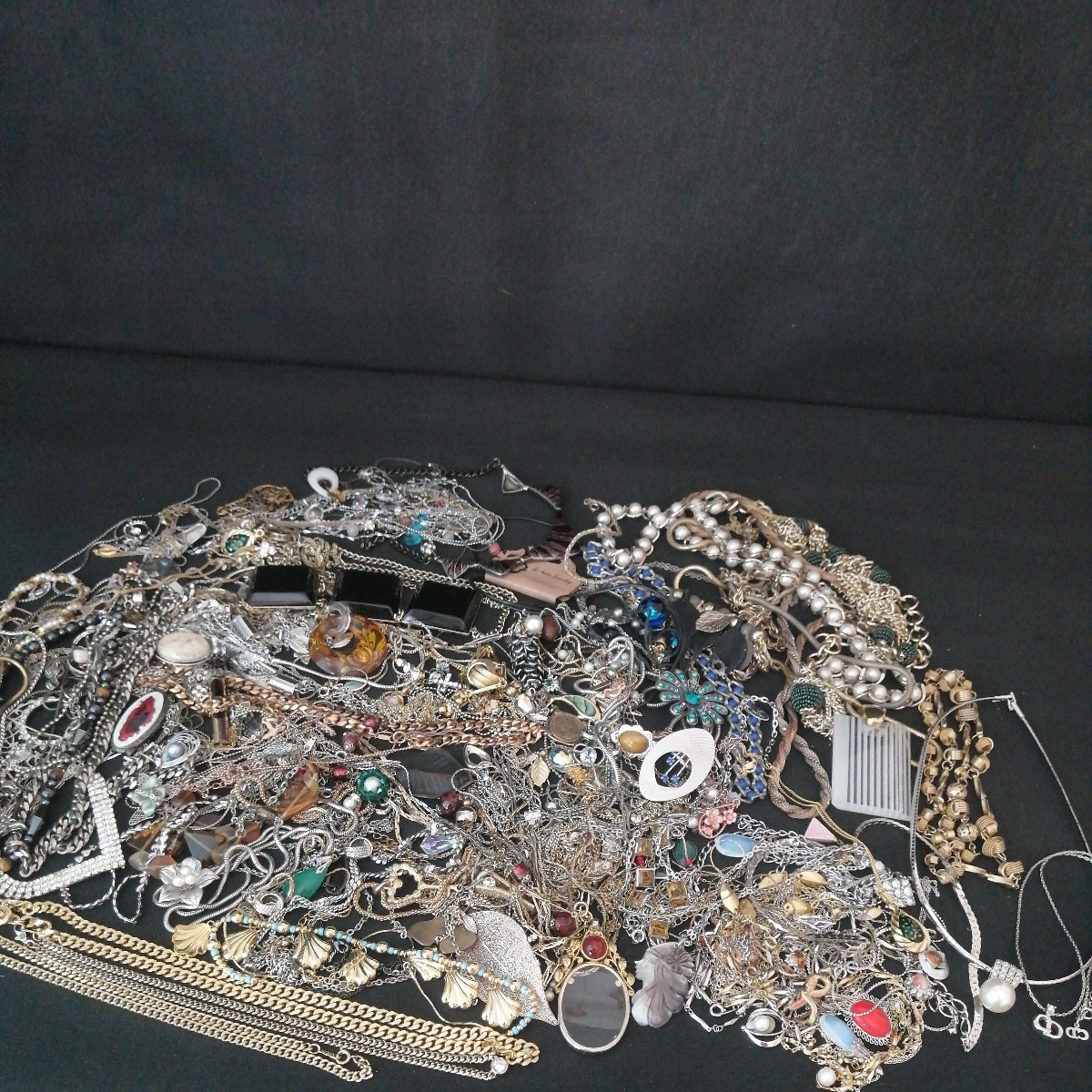 大量アクセサリー ネックレスペンダント　など　他の　まとめ　まとめて重さ約1727g
