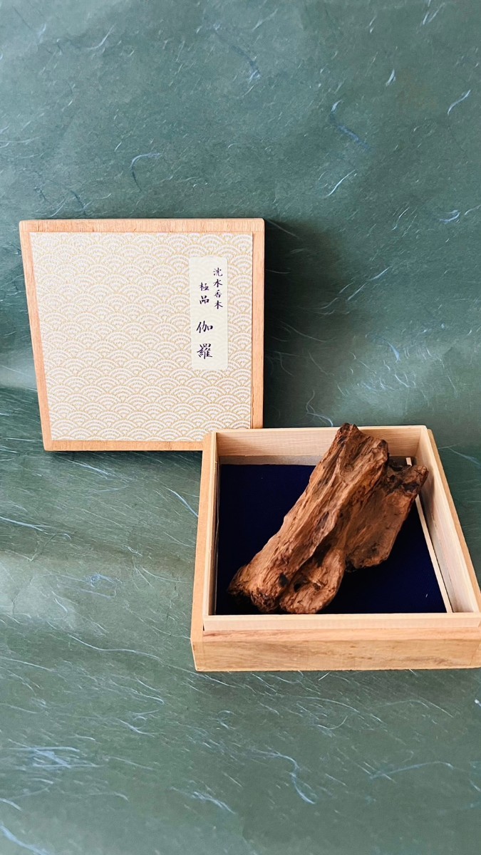 驚きの破格値，定番 沈水香木 極品 伽羅 82g 香木 香炉 茶道具 聞香 組香 薫香 塗香 原木 ベトナム産 中国美術 骨董 古美術(お香)｜売買されたオークション情報、yahooの商品情報をアーカイブ公開 - オークファン その他