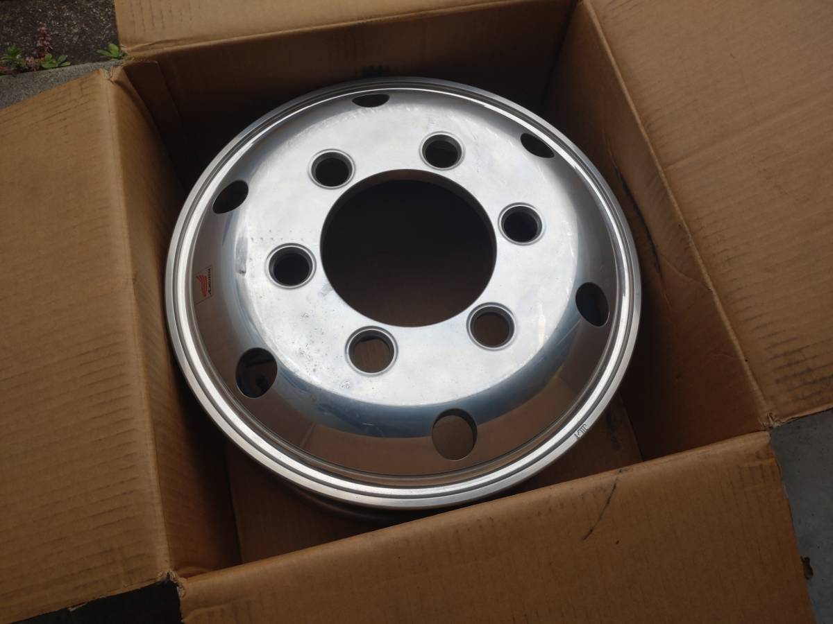 新品未使用　アルベレッツァ　4ｔ用アルミ　１７．５インチ　６穴　希少　レア　当時物