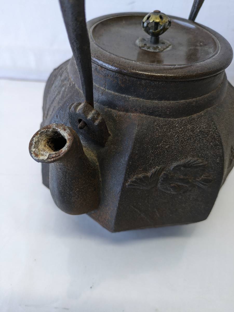 鉄瓶 上田照房 金龍堂 八角形 側面に絵柄 鉄瓶 八角形 側面に絵柄 上田