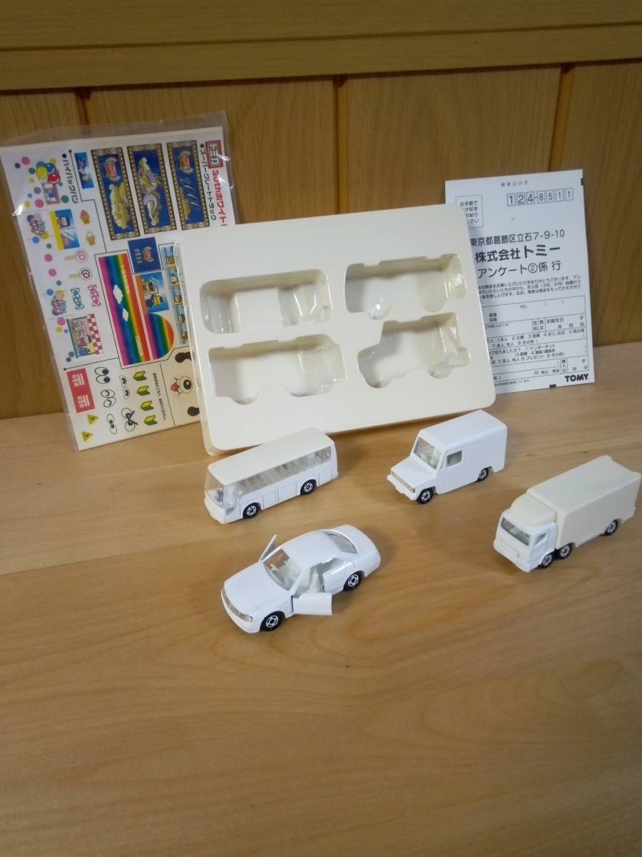 トミーホワイトトミカセット 1セット 日本製トミカ9台 1個 - Takara