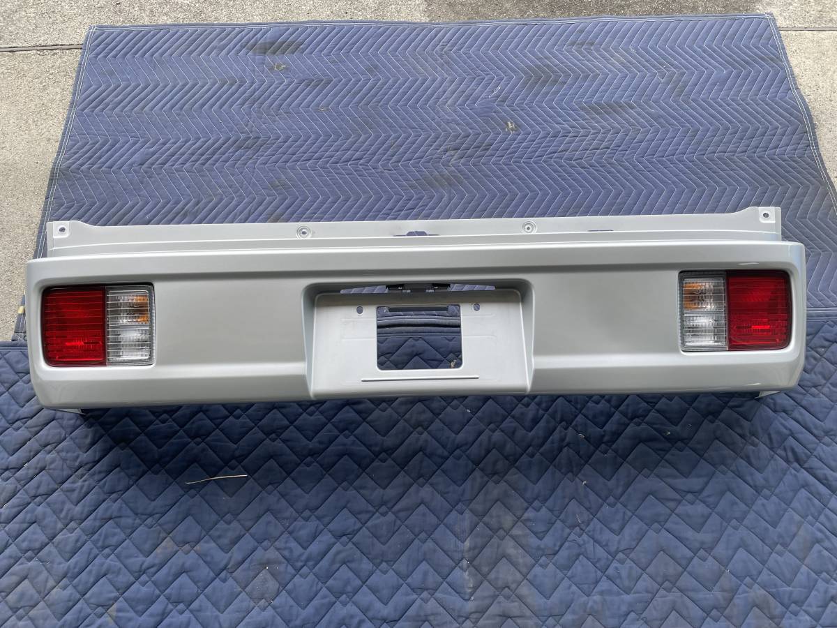 良品　クリッパー エブリィ　エブリー ミニキャブ (DA17V NV100 DR17V DS17V) リアバンパー テール 左右 セット 　シルバー