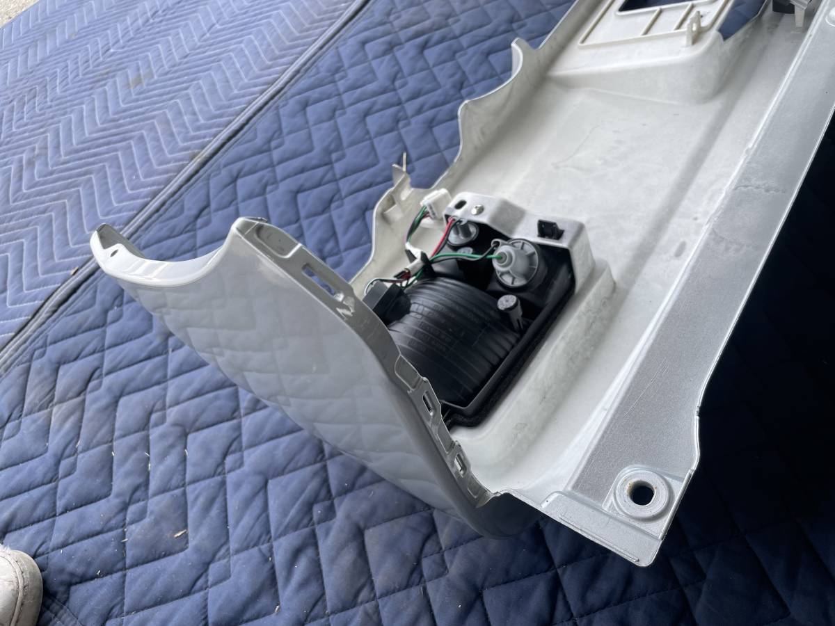 良品　クリッパー エブリィ　エブリー ミニキャブ (DA17V NV100 DR17V DS17V) リアバンパー テール 左右 セット 　シルバー