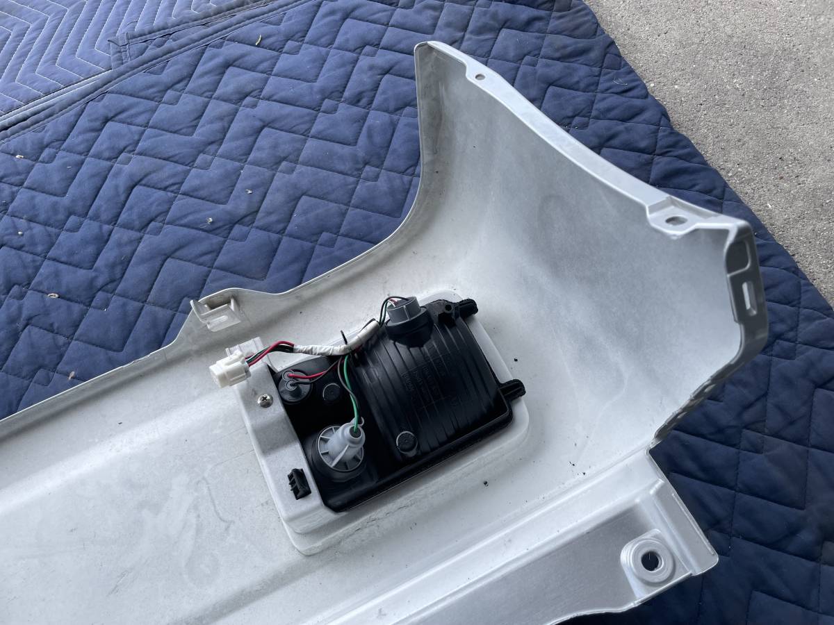 良品　クリッパー エブリィ　エブリー ミニキャブ (DA17V NV100 DR17V DS17V) リアバンパー テール 左右 セット 　シルバー