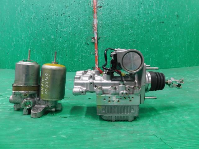 アクア DAA-NHP10 ABSアクチュエーター S 1NZ-FXE 8T7 47070-52020